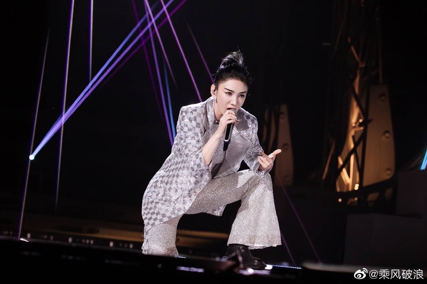 传《乘风》四公帮唱 邀宋茜当嘉宾同框郑秀妍	