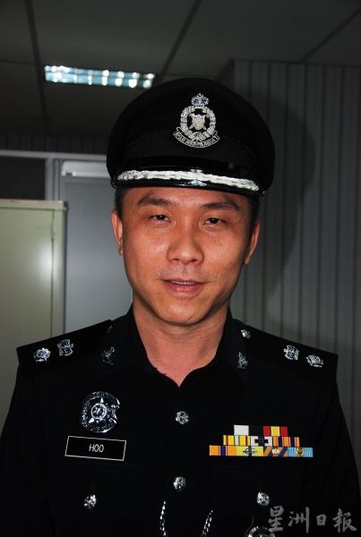 供FB／半祼男闯店抢手机，换来判监24个月及鞭笞1下