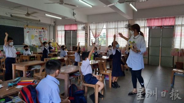 供fb:教师节“代课”两小时,家长体验当老师
