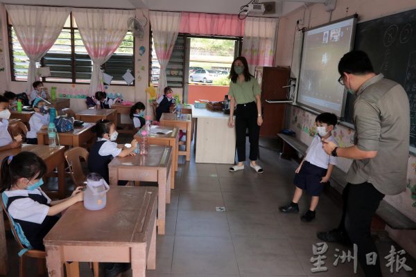 供fb：教师节“代课”两小时，家长体验当老师