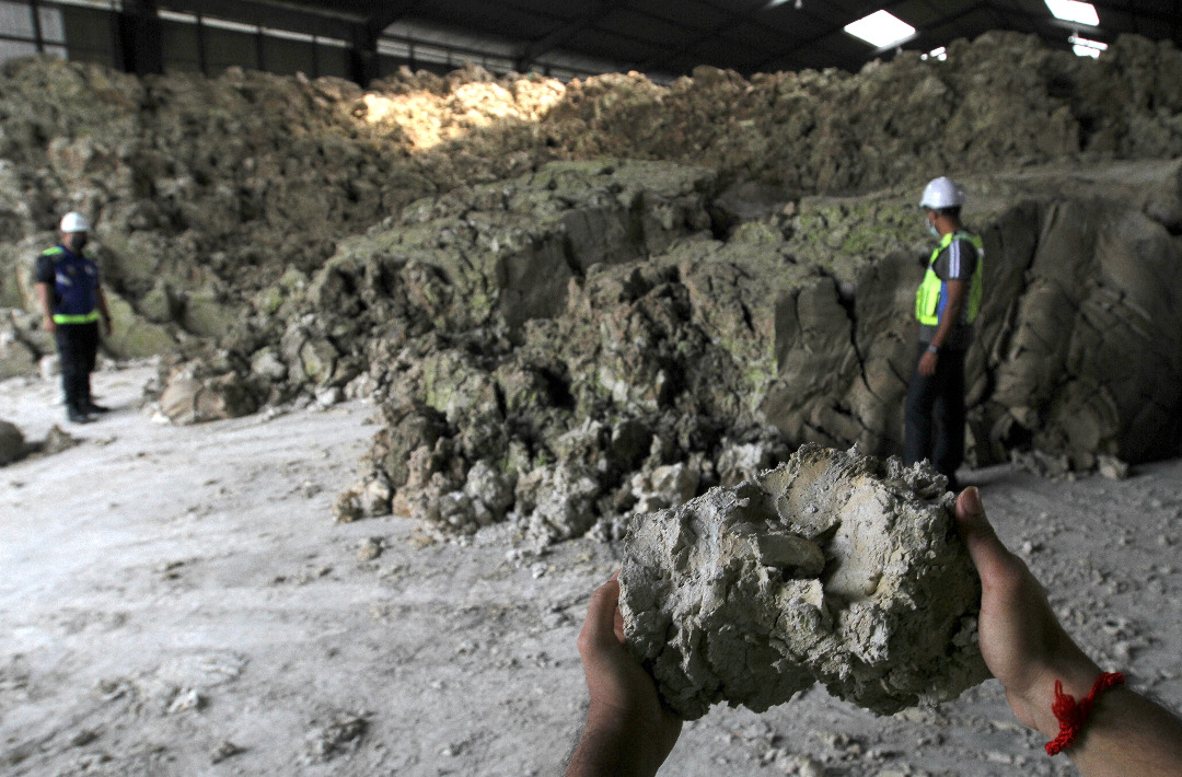 俄乌战争致船舶费暴涨 值近千万球粘土 滞留大马