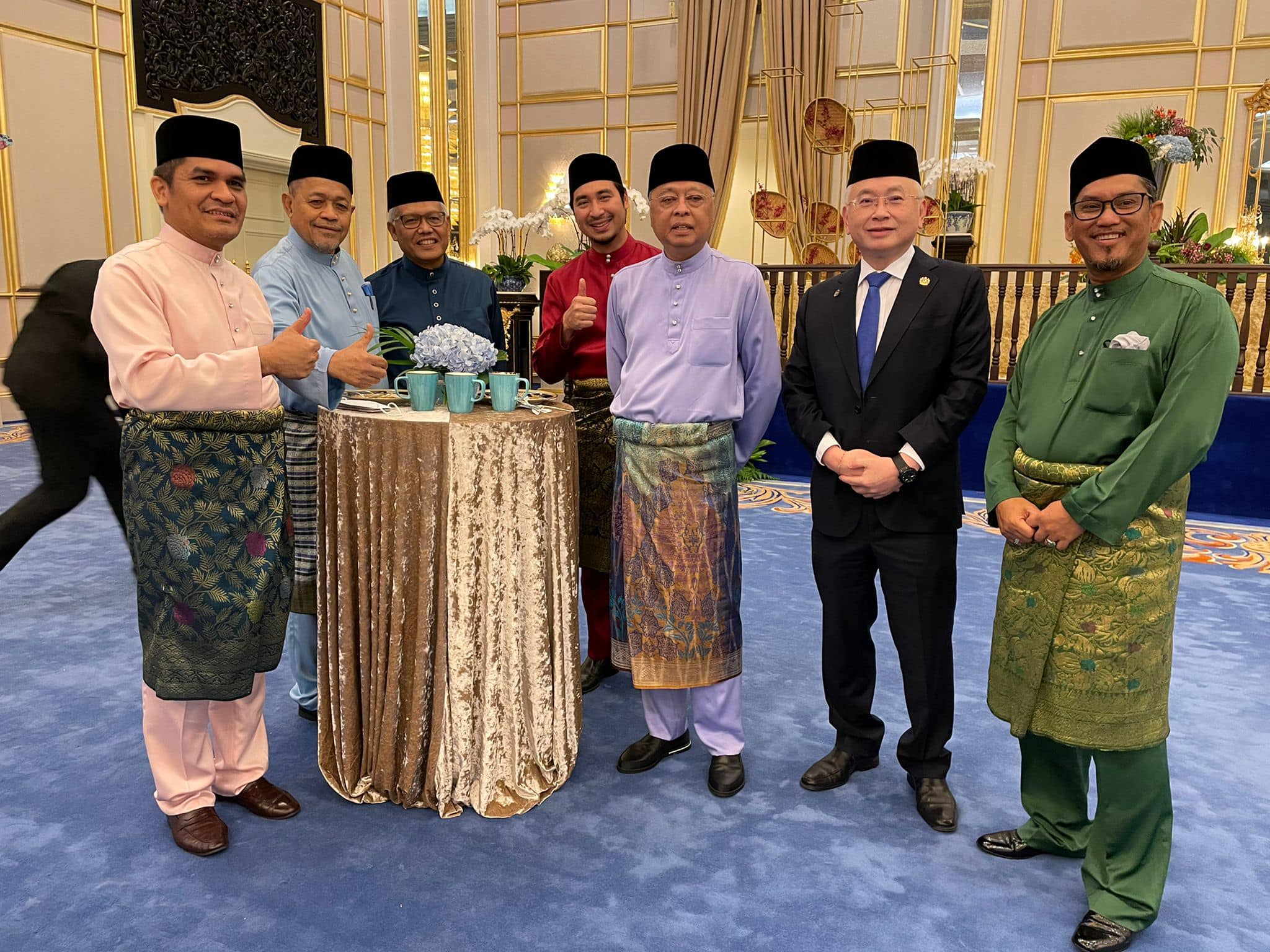  元首与内阁成员共庆开斋节