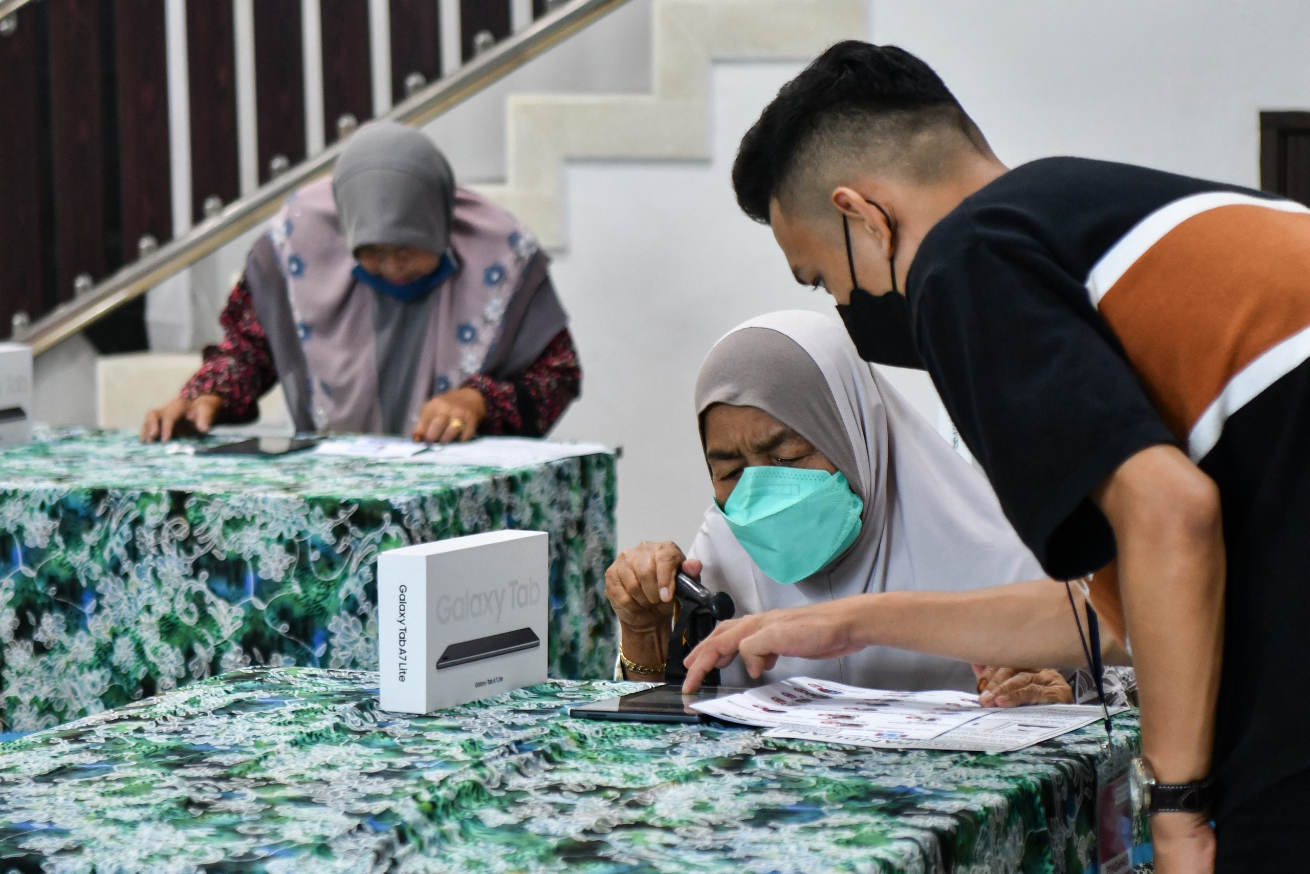 全国:公正党今天(13日)开始党选,登州公正党党员率先进行投票,选出新一届的领导班底。