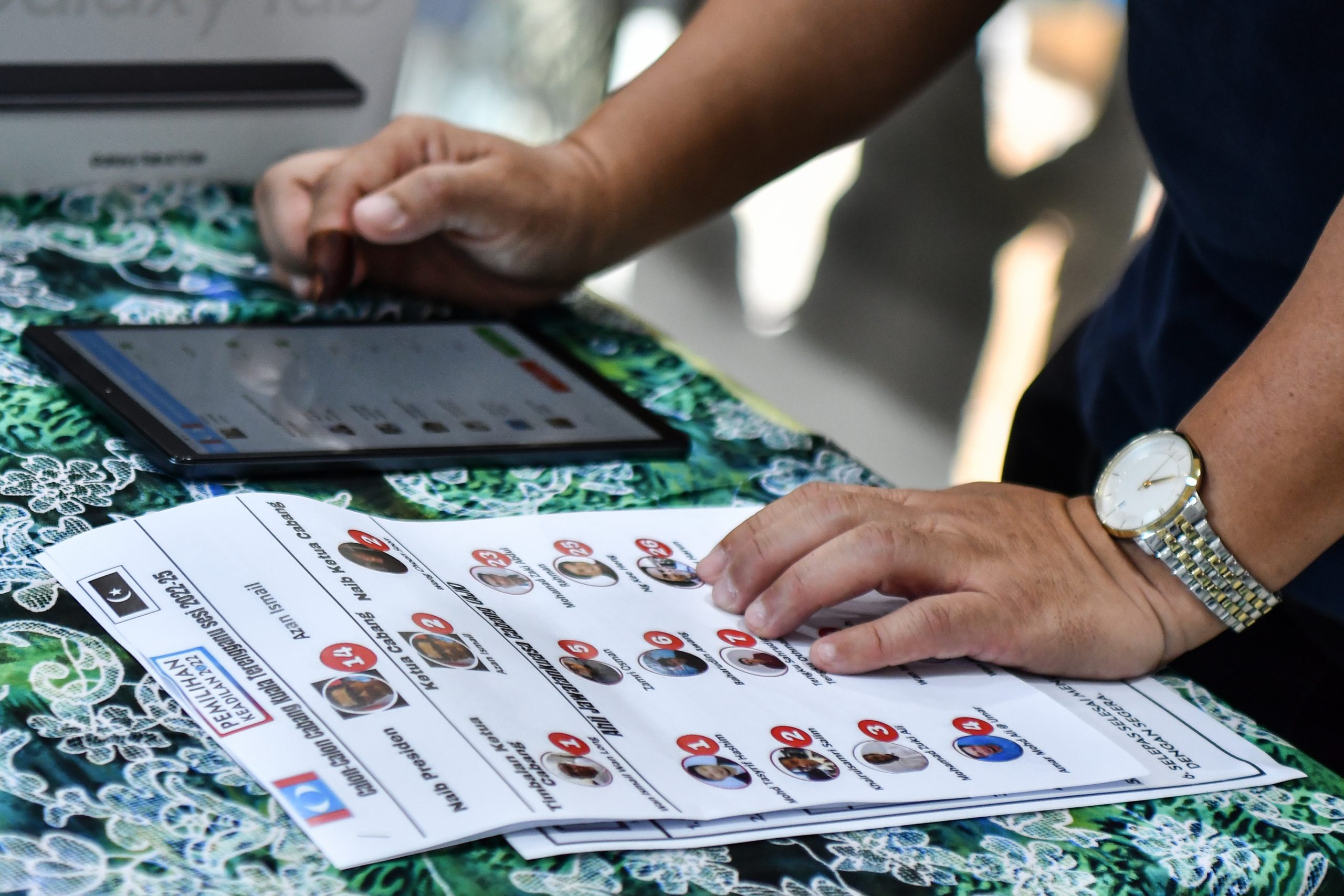 全国:公正党今天(13日)开始党选,登州公正党党员率先进行投票,选出新一届的领导班底。