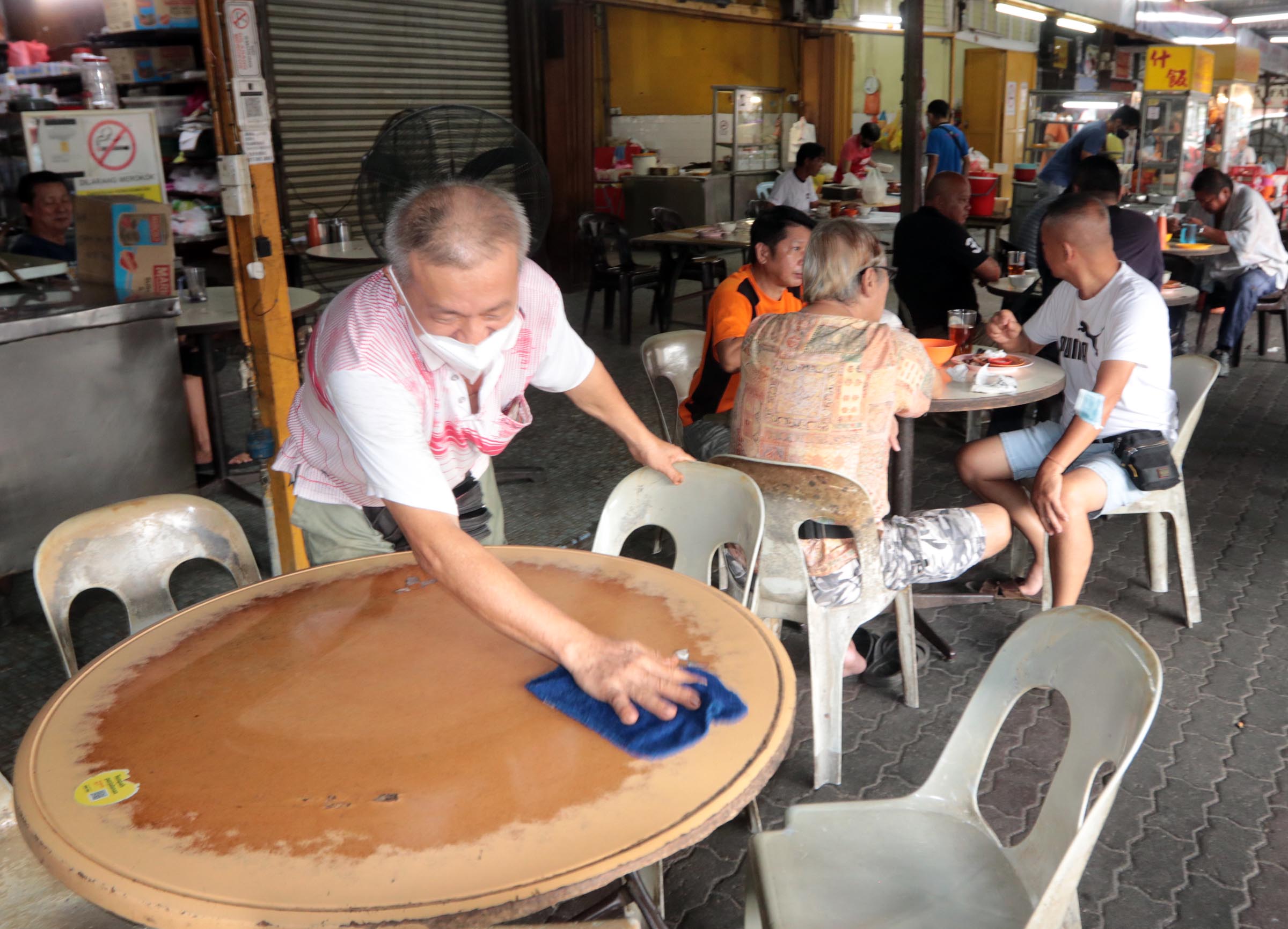 刊期:5月21日:有故事的人:敬业乐业最快乐