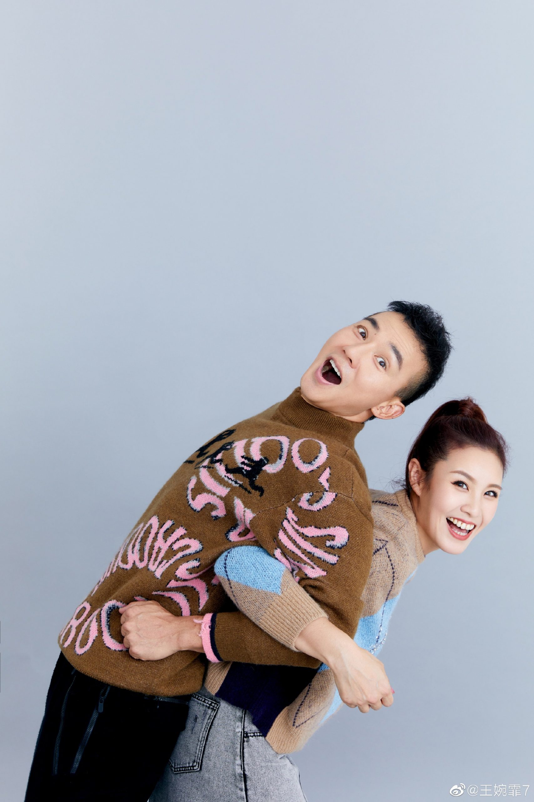 刘畊宏“520”送钻戒再度求婚 王婉霏反问:哪来私房钱