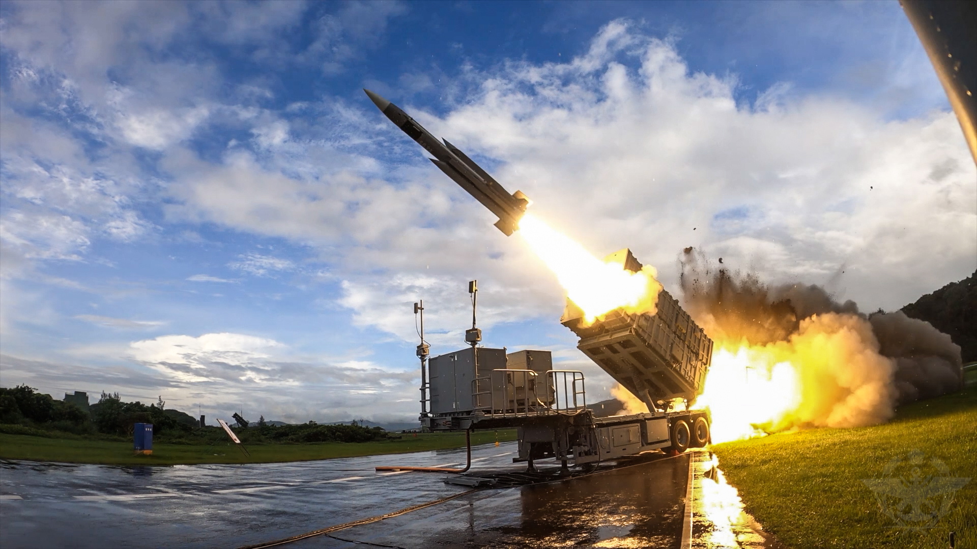 华春莹连发11推文反击布林肯 “美发起战争宣言”