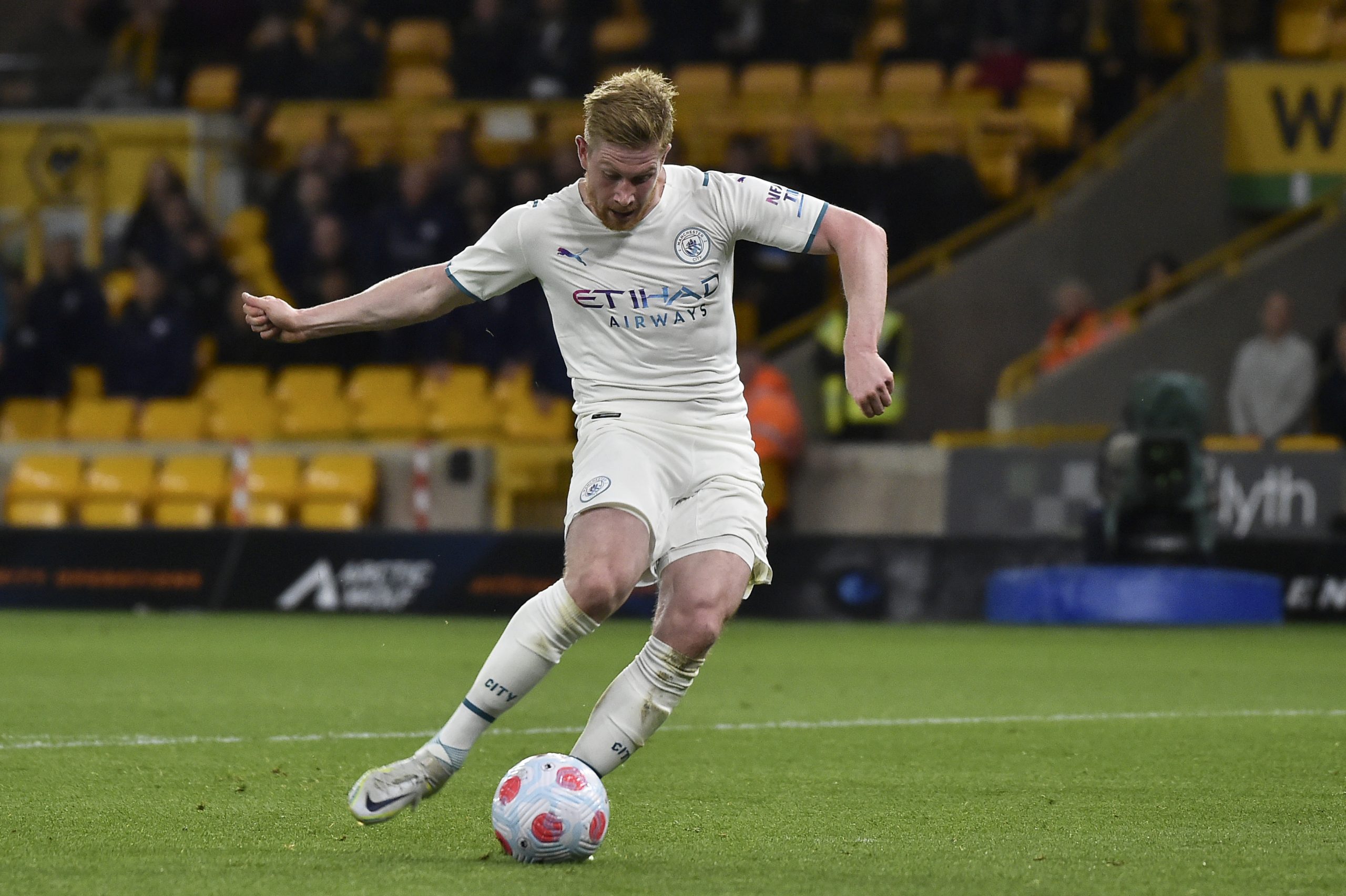 只要再胜冠军基本到手  曼市绝不放过铁锤帮