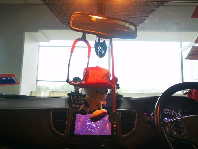 听诊器挂车上被网抨 医生反驳:若要炫耀就挂颈上逛菜市场了!