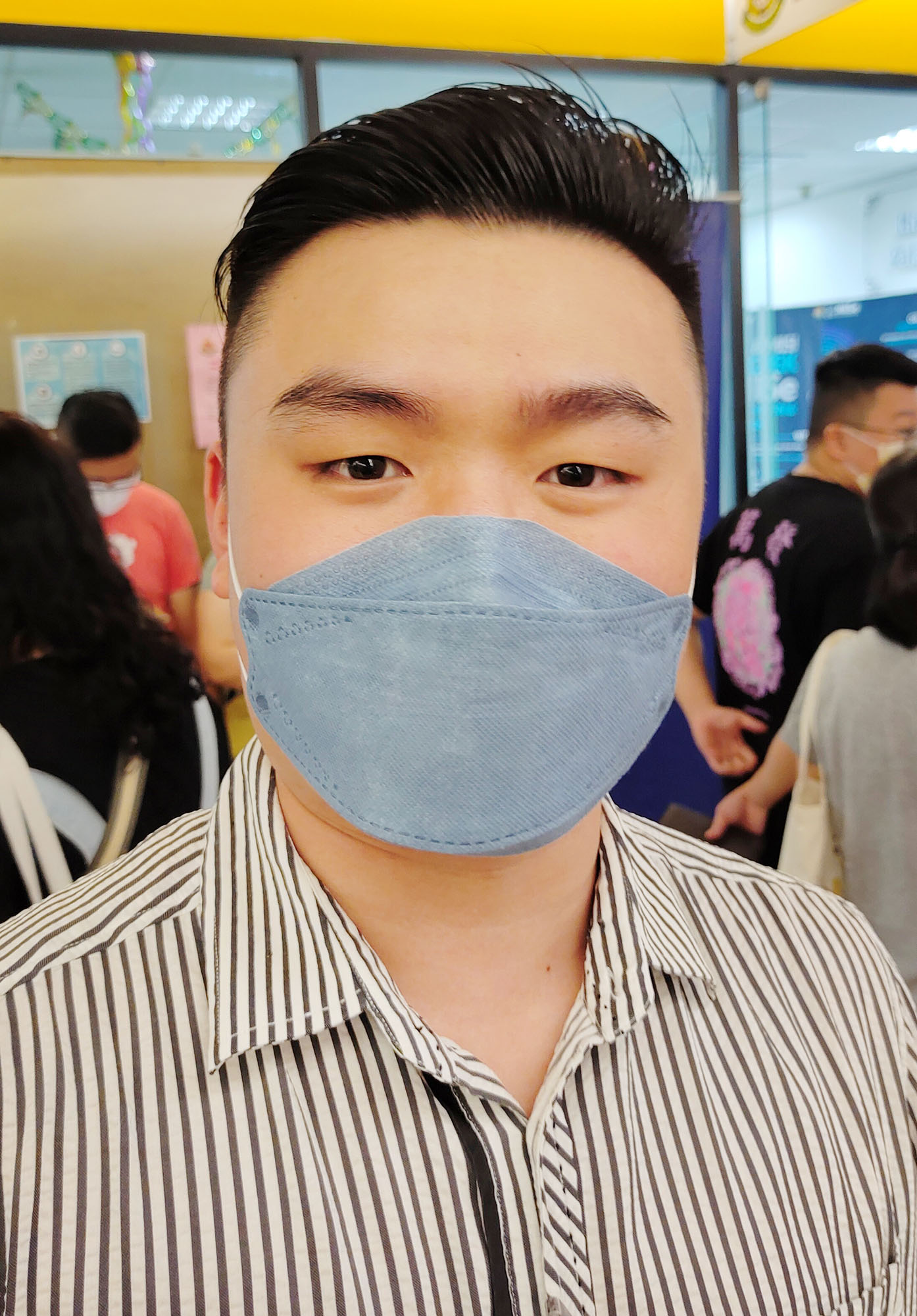 周末UTC移民局续排长龙 带食物饮料充饥解渴