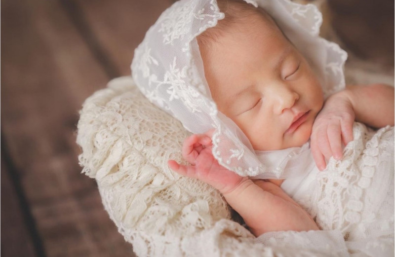 周杰伦派送小女儿满月礼盒　昆凌曝光超美名字