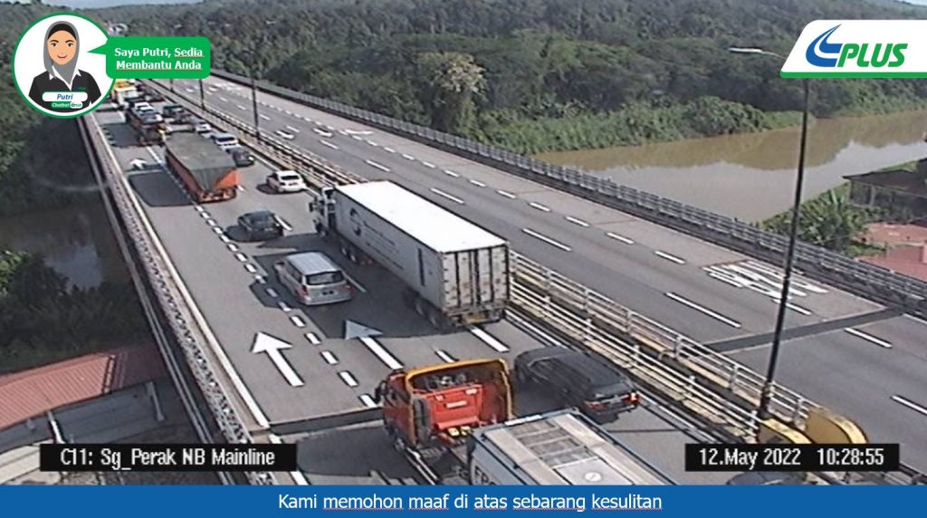 大道车祸5烧死︱大道车祸5烧死︱车祸现场仍在清理中 北上车龙长10公里