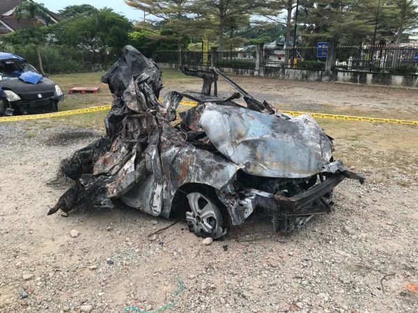 大道车祸5烧死︱拖回江沙警局调查 5死者轿车毁不成形