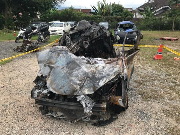 大道车祸5烧死︱拖回江沙警局调查 5死者轿车毁不成形