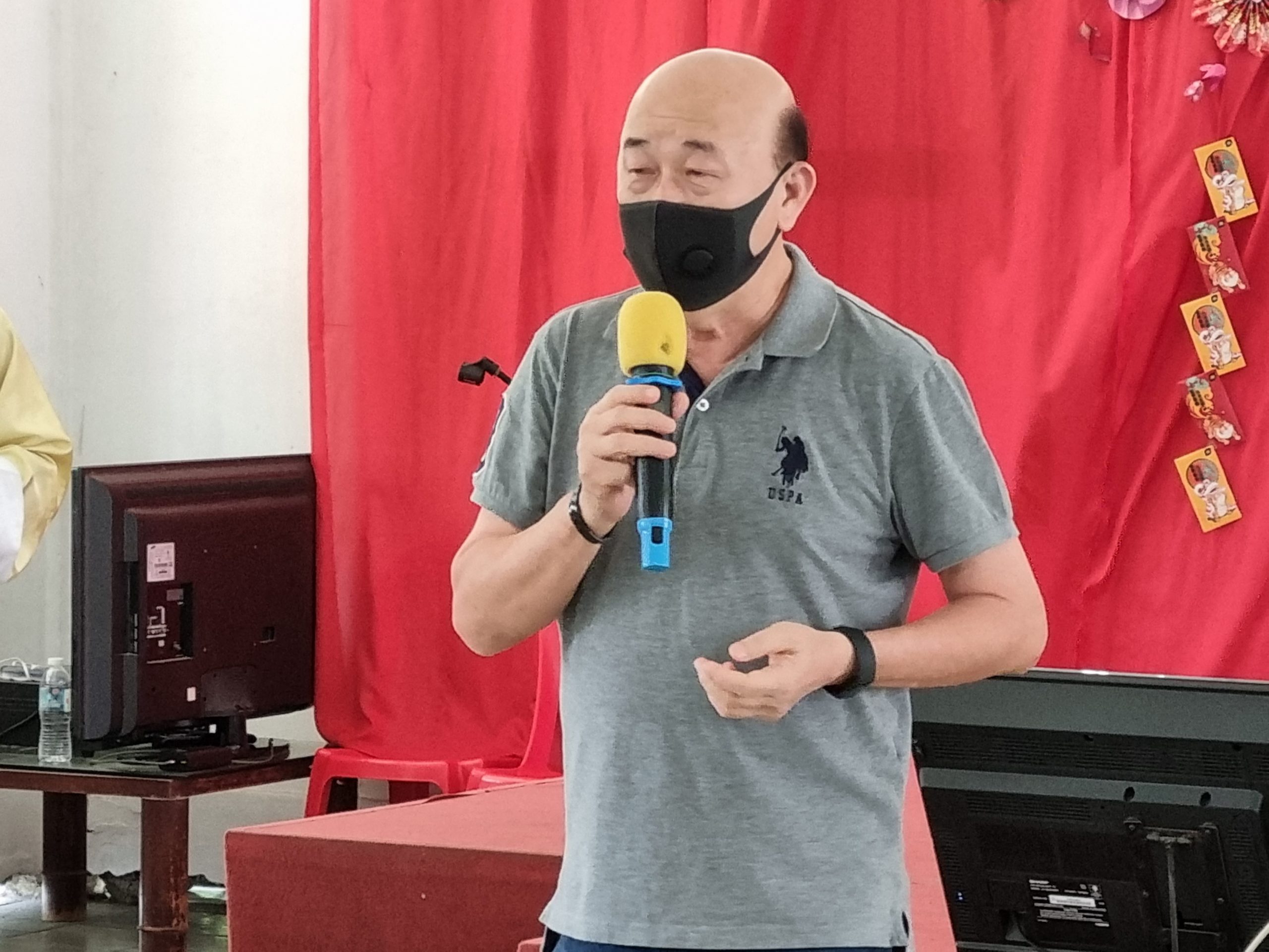 大都会-陈国伟移交木柜等设施予银禧老妇院