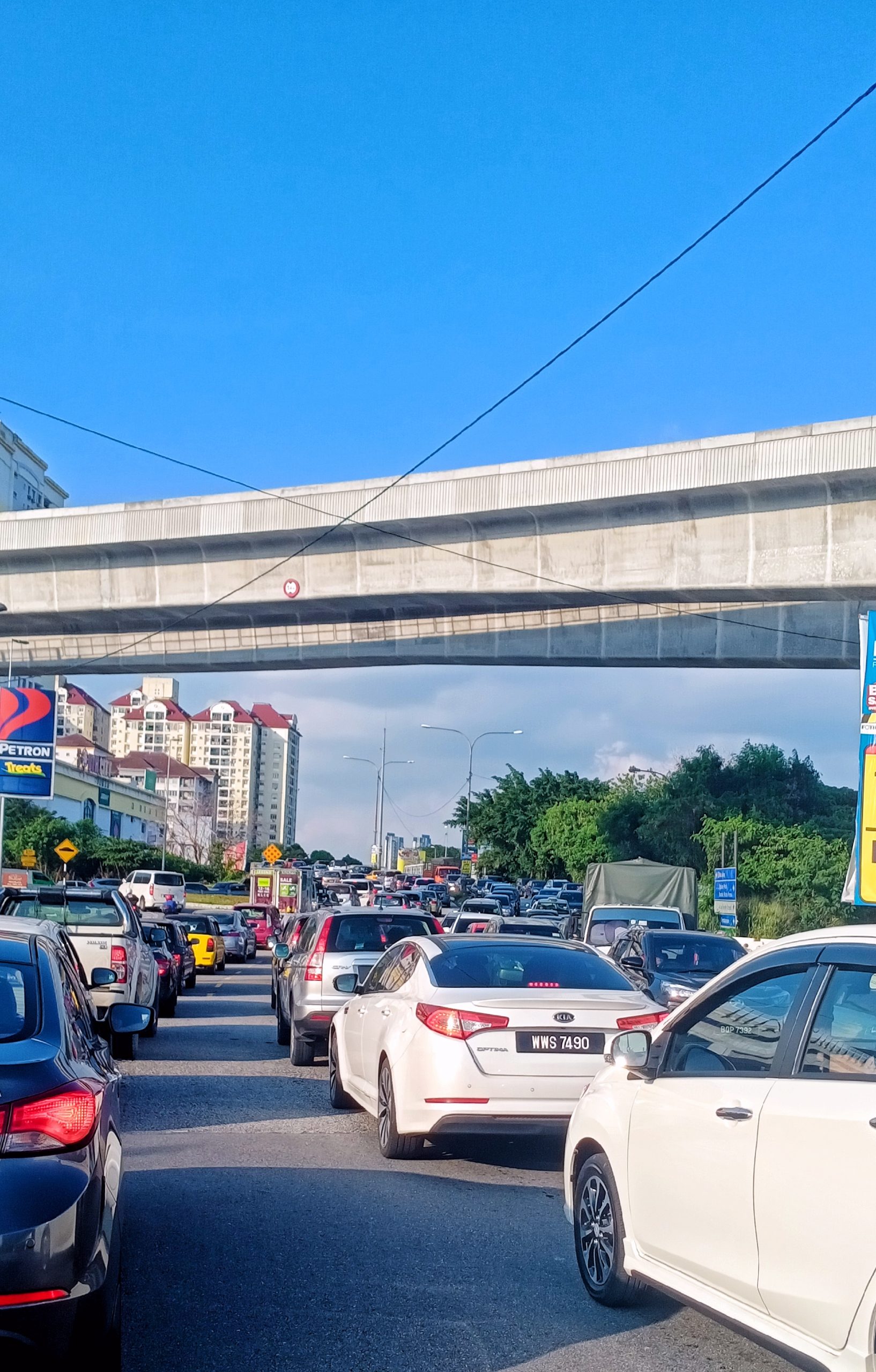 大都会 / 马华蒲种区会PC:沙登大街交通堵塞问题