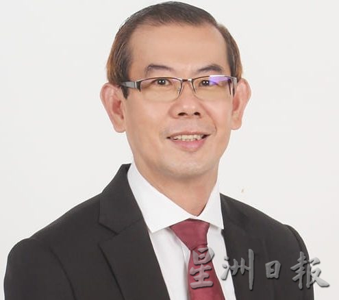 大都会/垃圾“卡”沟涵电缆管,排水系统受影响