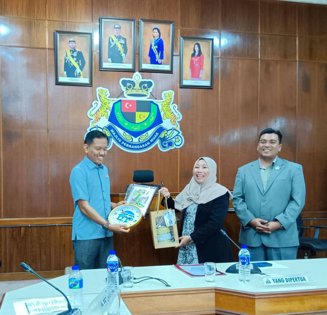 大都会/巴生市议会考察麻坡最干净城市