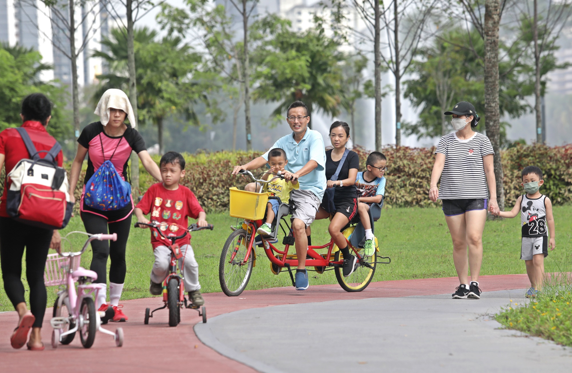 大都会/帝帝皇沙湖滨公园人潮