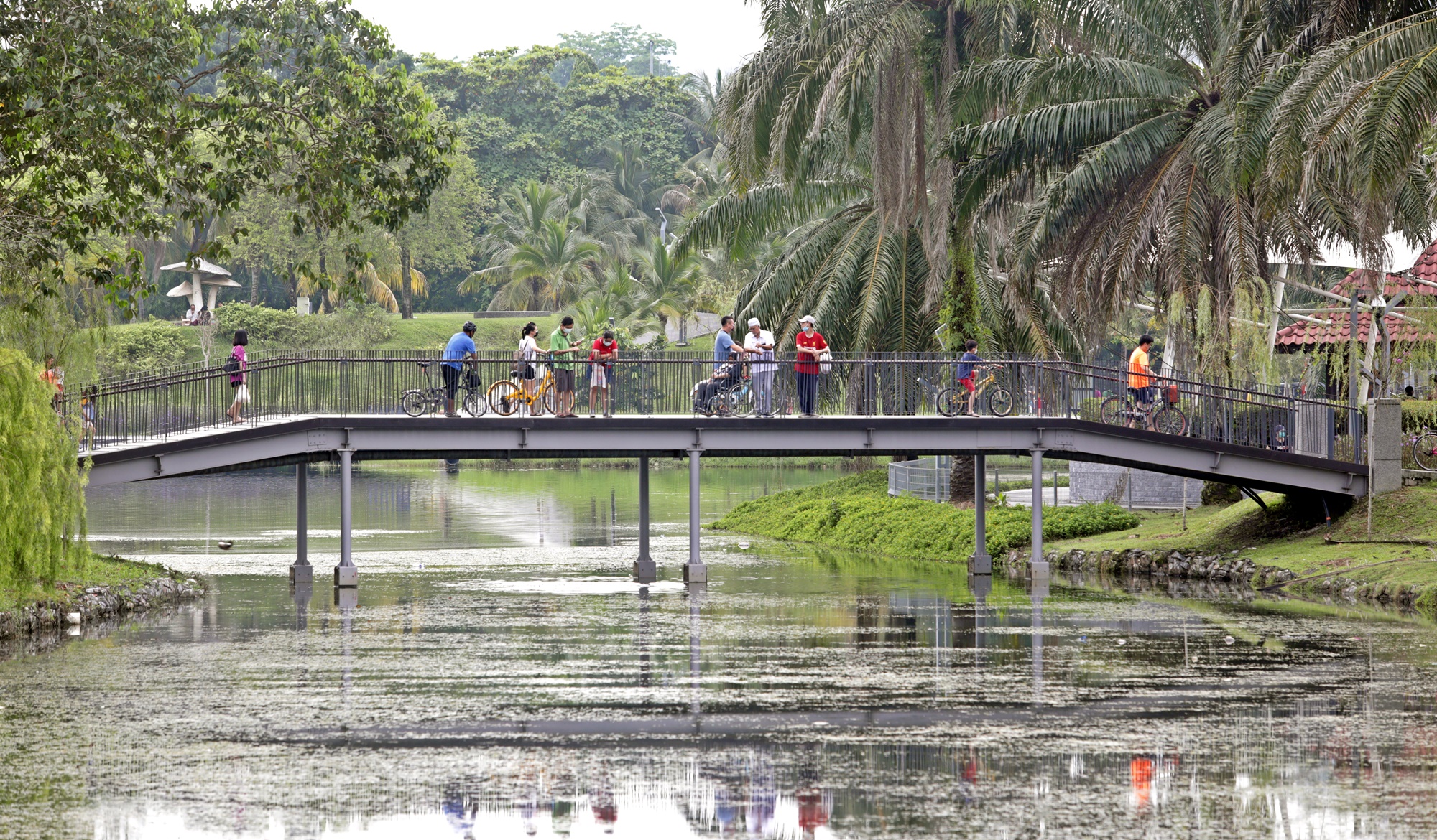 大都会/帝帝皇沙湖滨公园人潮
