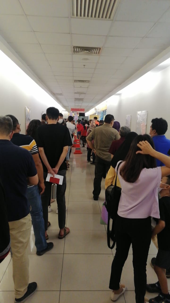 大霹雳时事焦点／逾百公尺人龙等开门 怡UTC移民局下周延至10PM