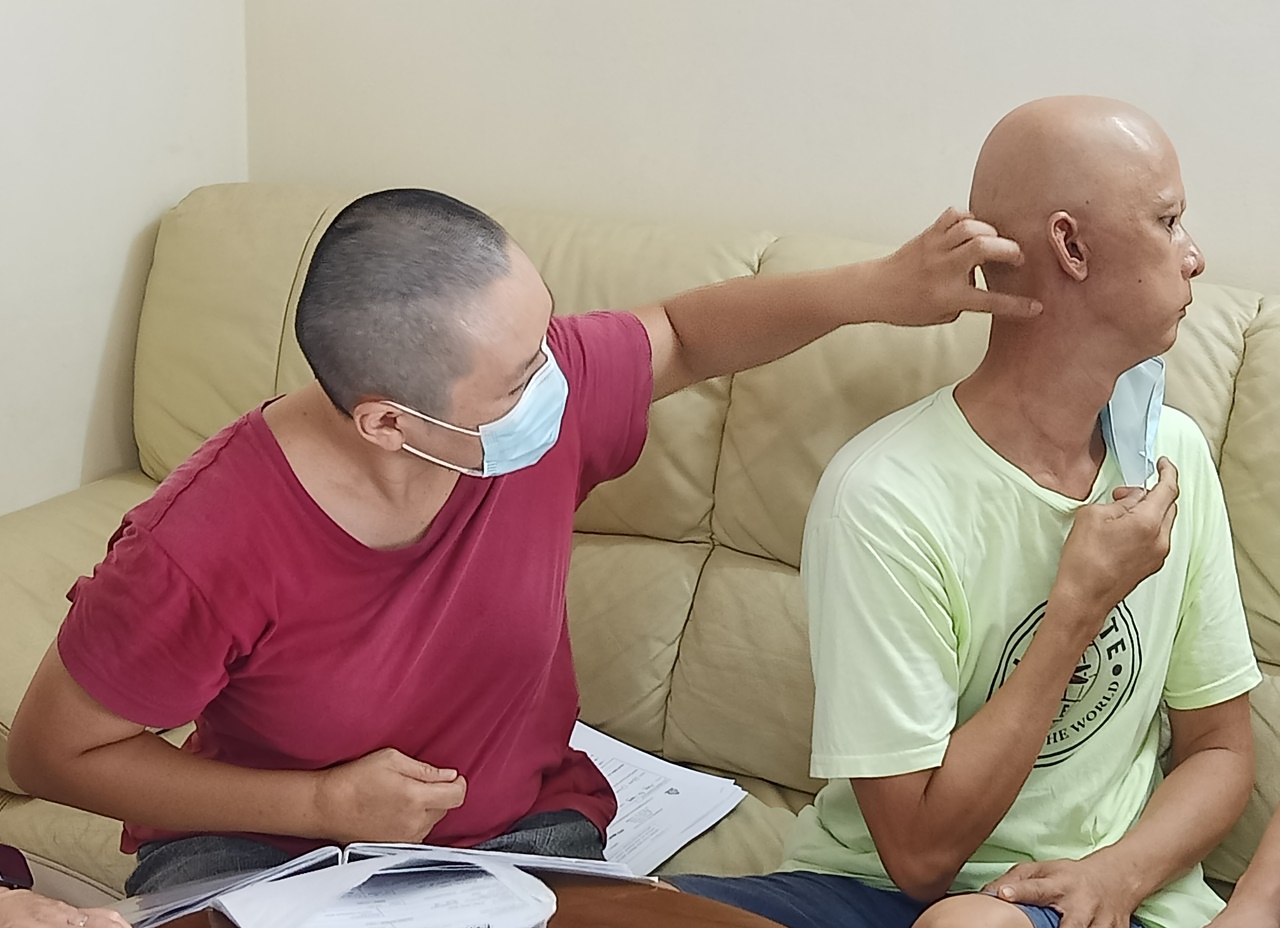 大霹雳时事焦点／黄宝良患癌家陷困盼获助 妻子孩子剃发予精神支持 