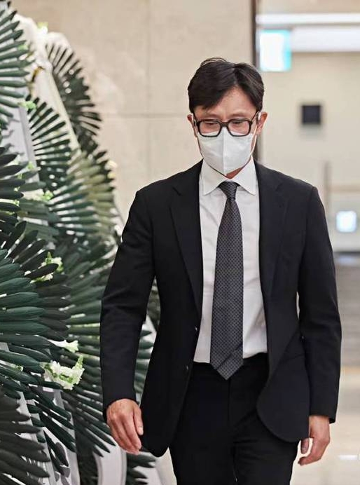 姜受延明早出殡全程直播 演艺圈大咖现身灵堂恸别