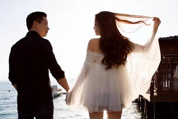 安以轩疑将退圈 清空与老公同框合影