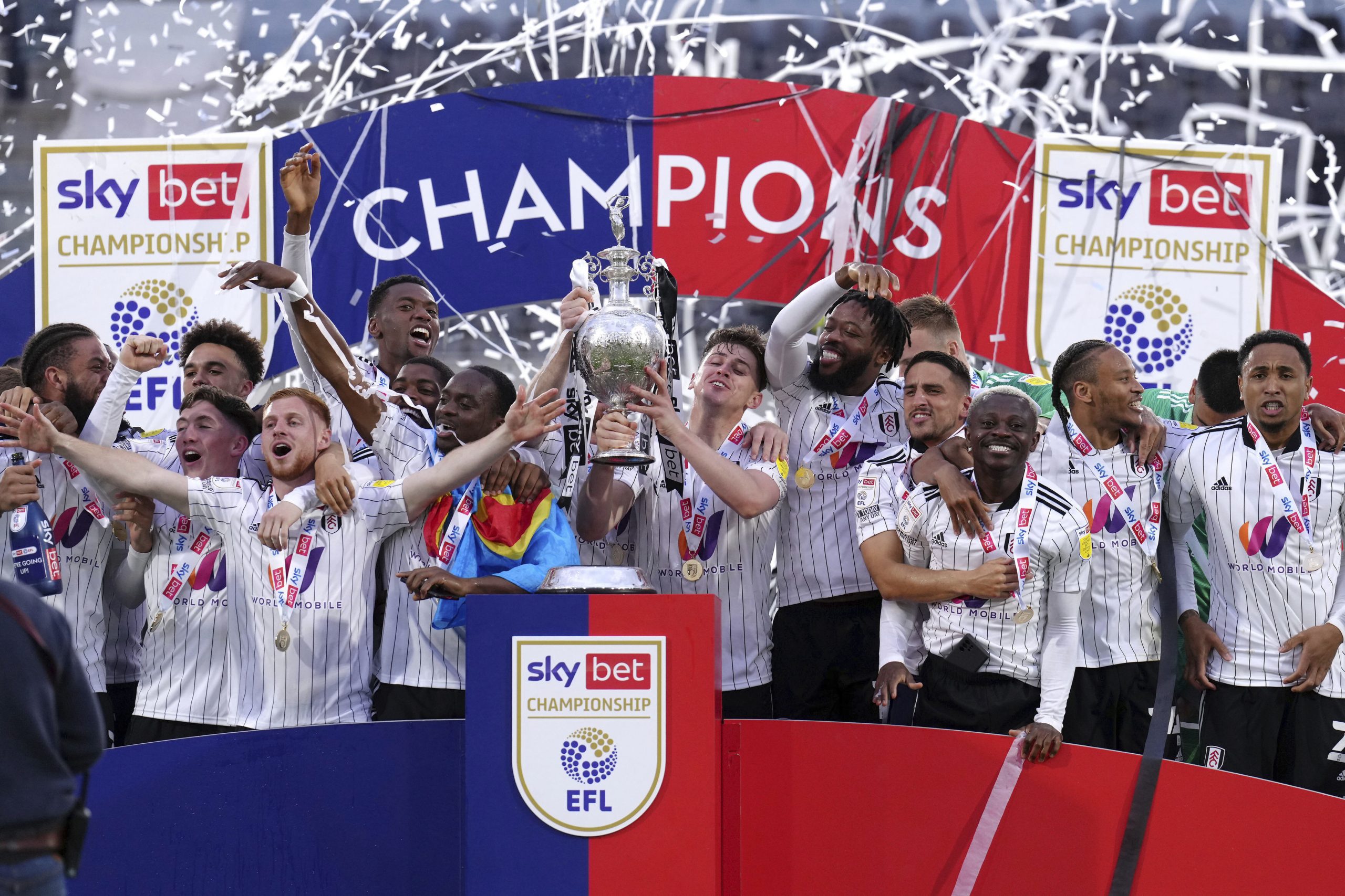 实力超班狂胜卢顿7球 福尔罕提前登顶英冠