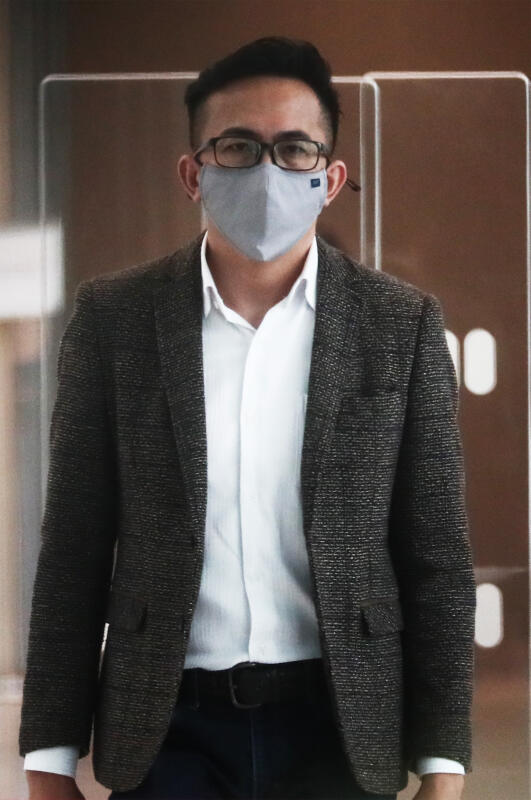 **已签发**柔:狮城二三事:被疑偷腥发火,男手怒扔3刀下楼,还与女友大打出手