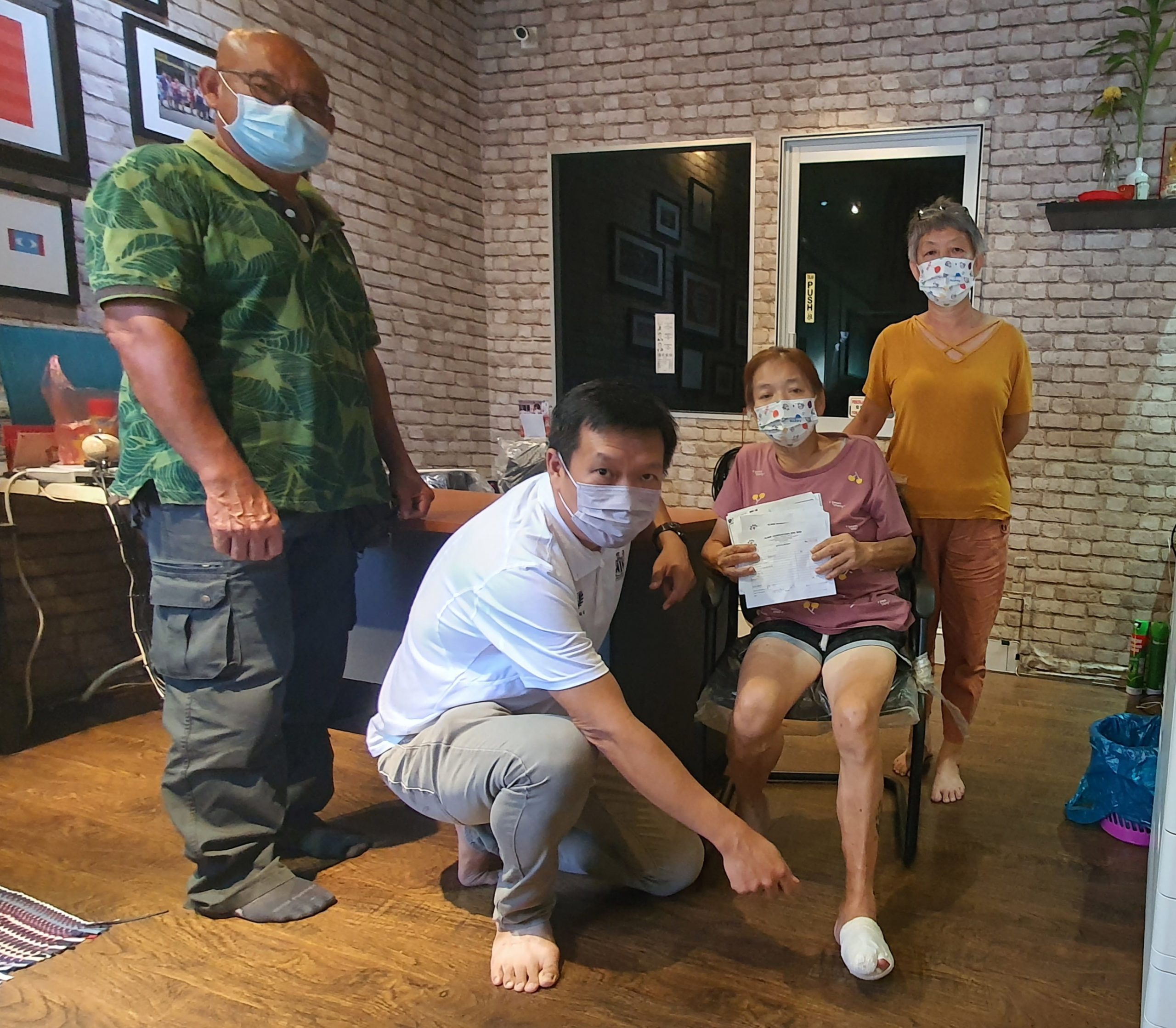 巴占炒粉小贩糖尿病脚溃烂 向黄文标求助筹医药费