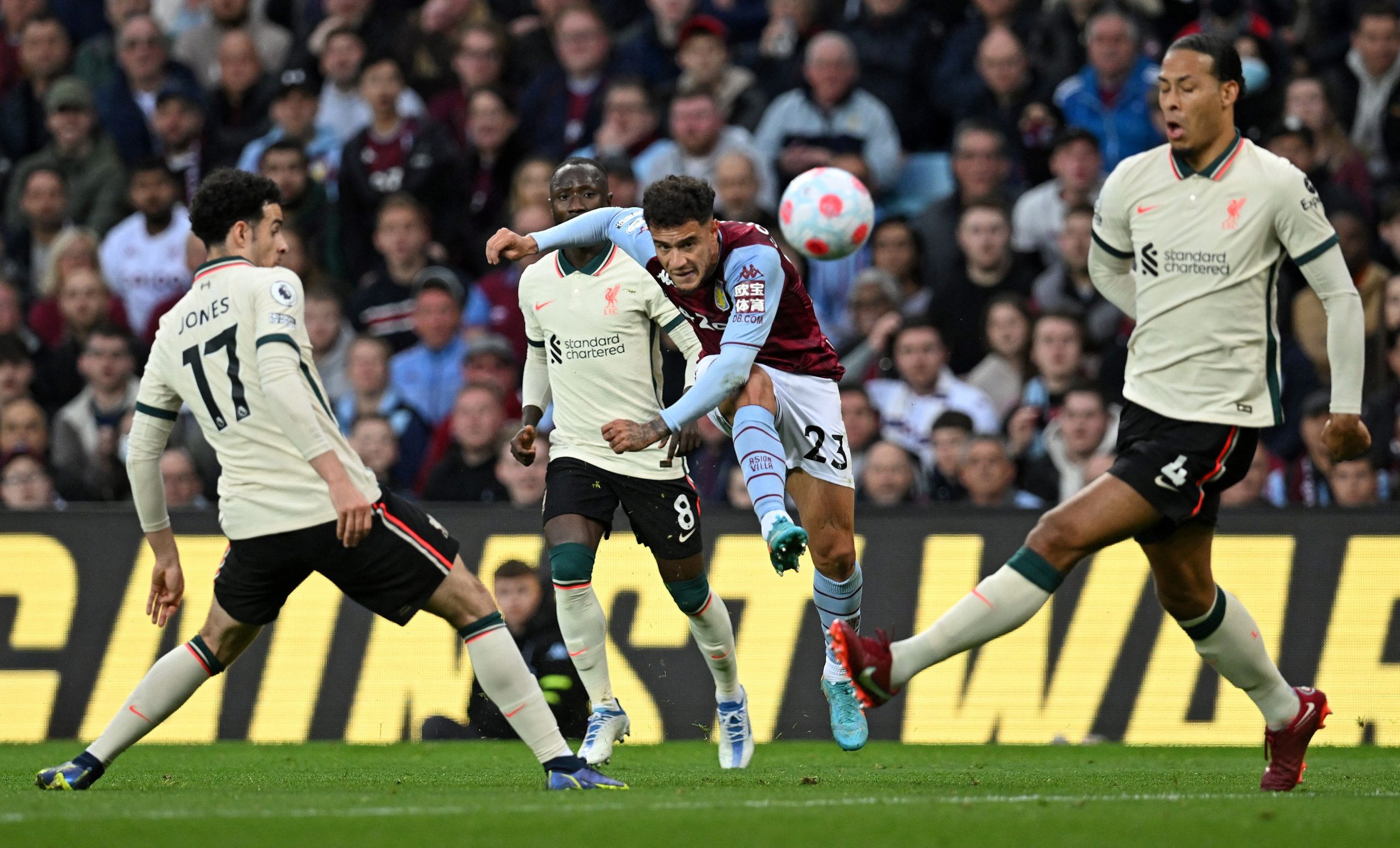 巴塞亏7亿卖库鸟 维拉人捡到宝