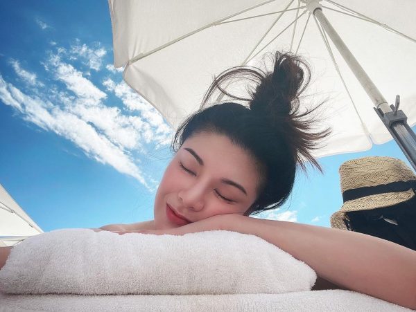 廖碧儿离巢11年重返TVB 拍《鬼上你架车3》被指“不会老”