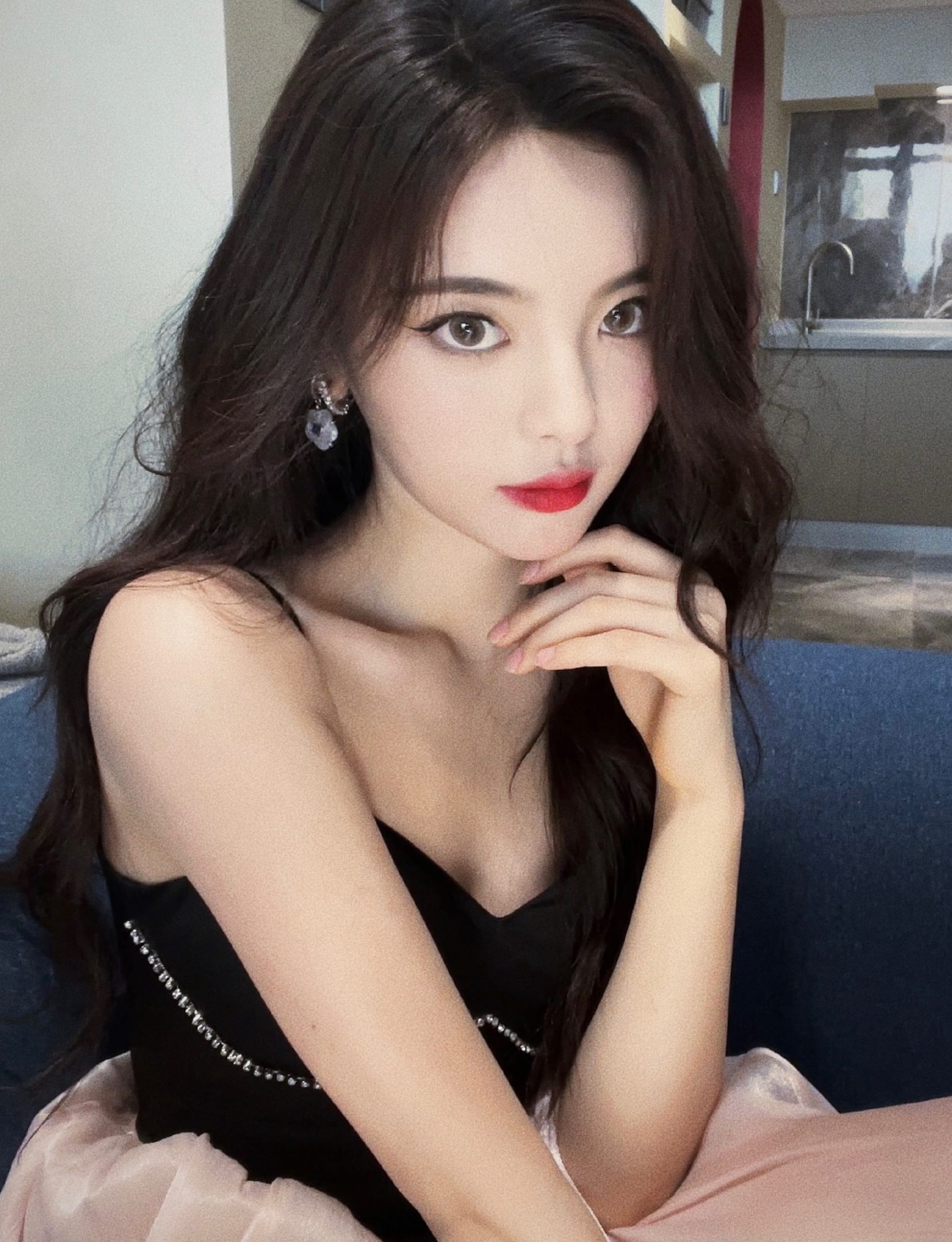 开直播怂恿粉丝Tag制片方做推荐 杨超越不认账遭开撕