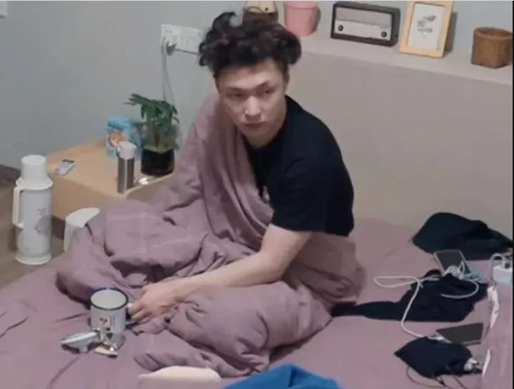 张艺兴发烧没核酸没上报   被抓包违防疫网骂翻