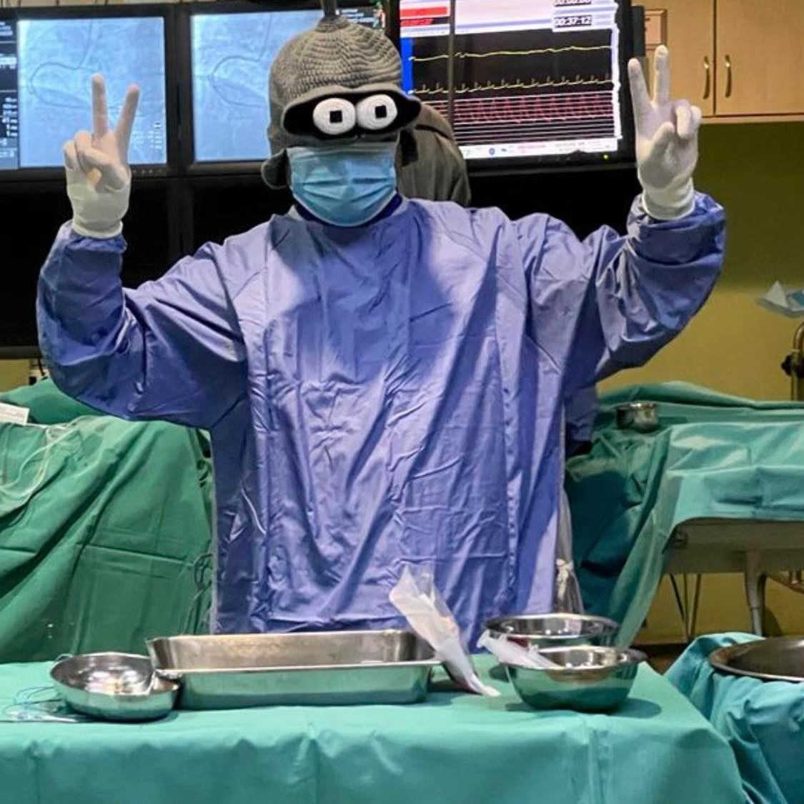 循循善诱实习医生成才 资深医生:“今天他专业地治疗我家人”