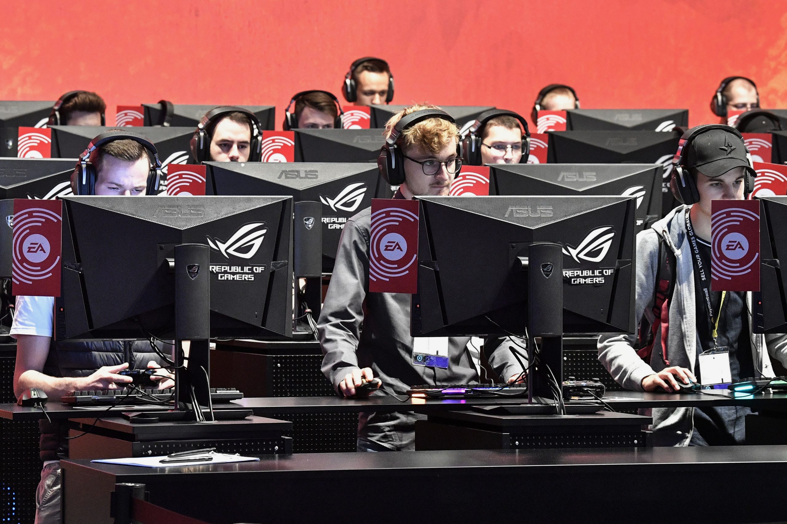 想变聪明?打电玩就对了 滑社群看电视没帮助!