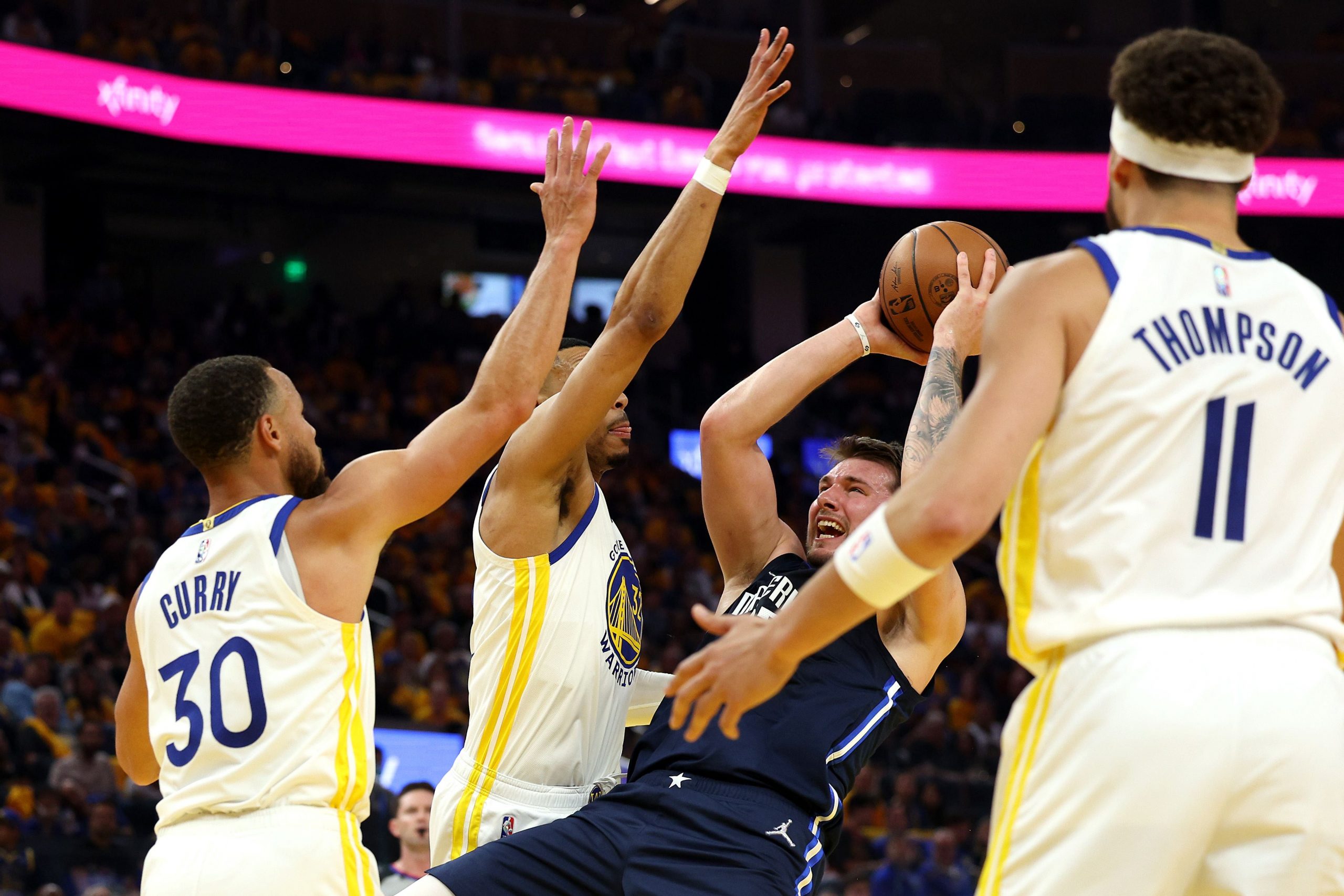 扭转落后19分劣势 勇士西决2比0领先