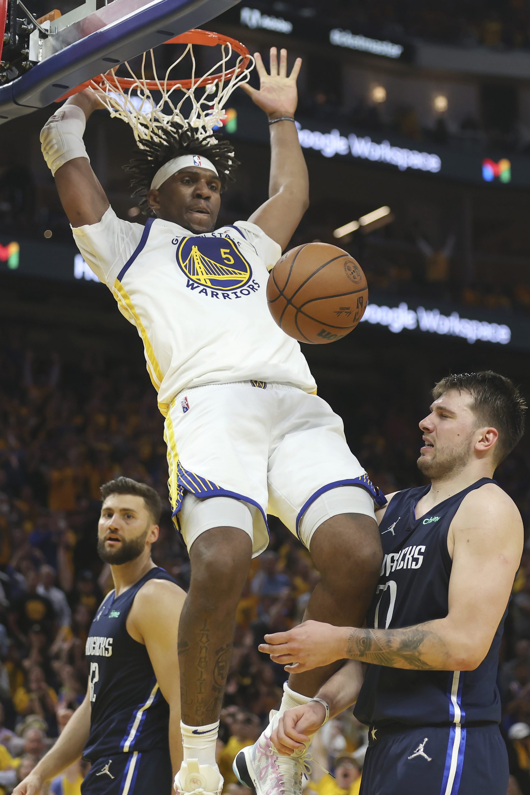 扭转落后19分劣势 勇士西决2比0领先