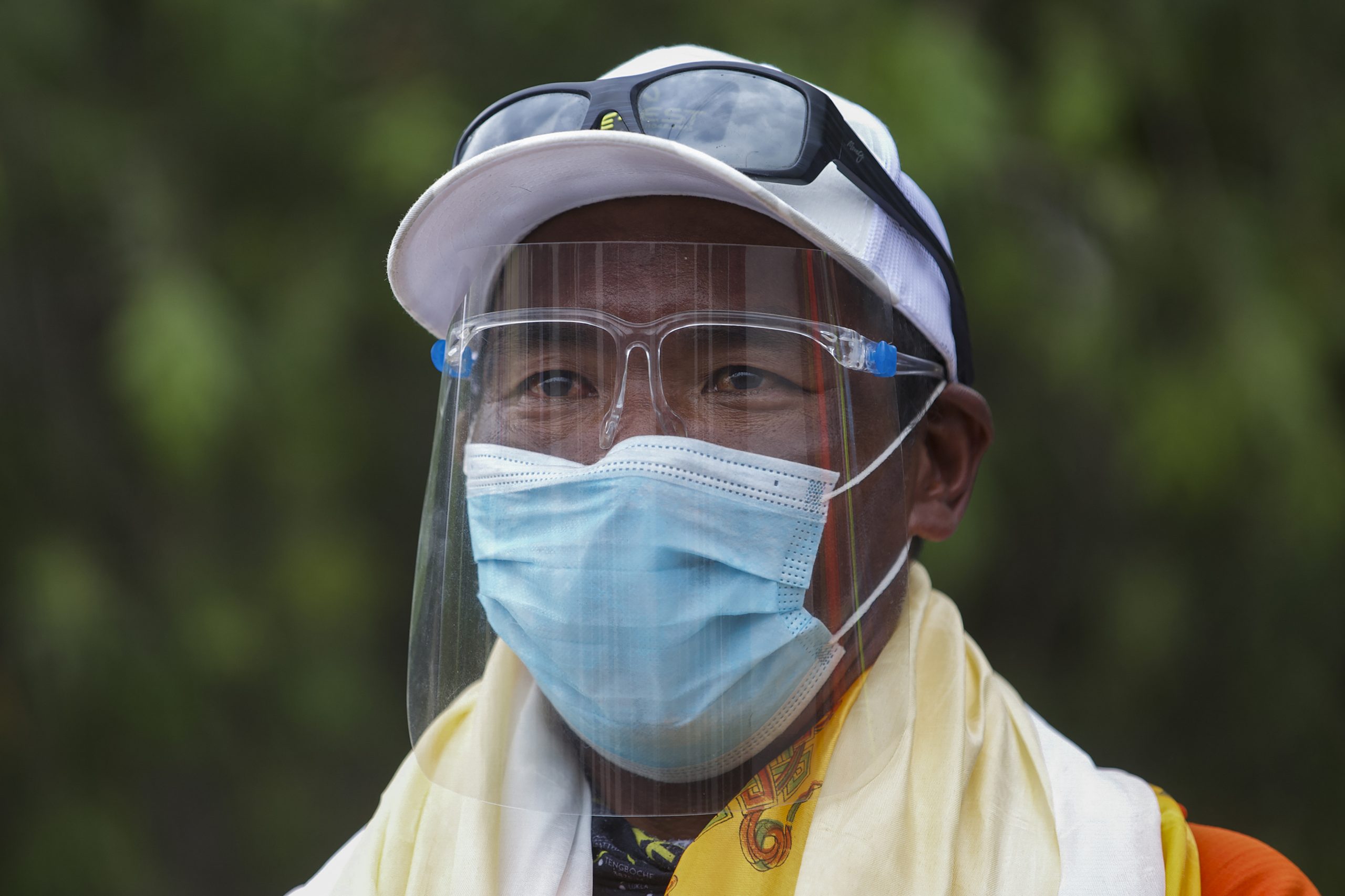 拚图)第26次攻上圣母峰次 雪巴人卡米里达刷新世界纪录