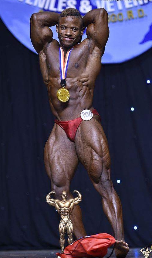 拼盘／全场欢呼后空翻！健美冠军“死亡角度”重摔断颈死亡