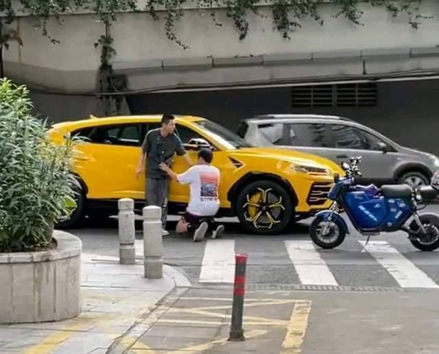 拼盘/撞到蓝宝坚尼下跪求免赔 骑士事后竟称“下次撞保时捷”