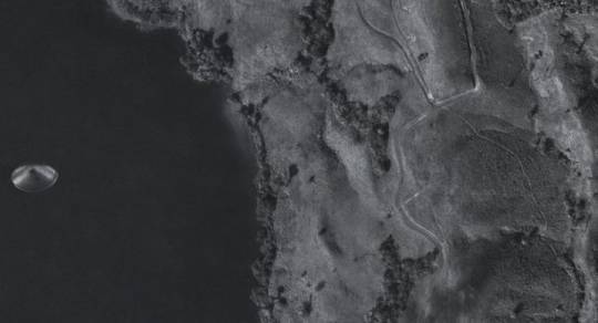 拼盘/空拍机捕捉“3000公尺浮空金属盘”!他冲洗50年前老照片 惊见神秘UFO高空现踪