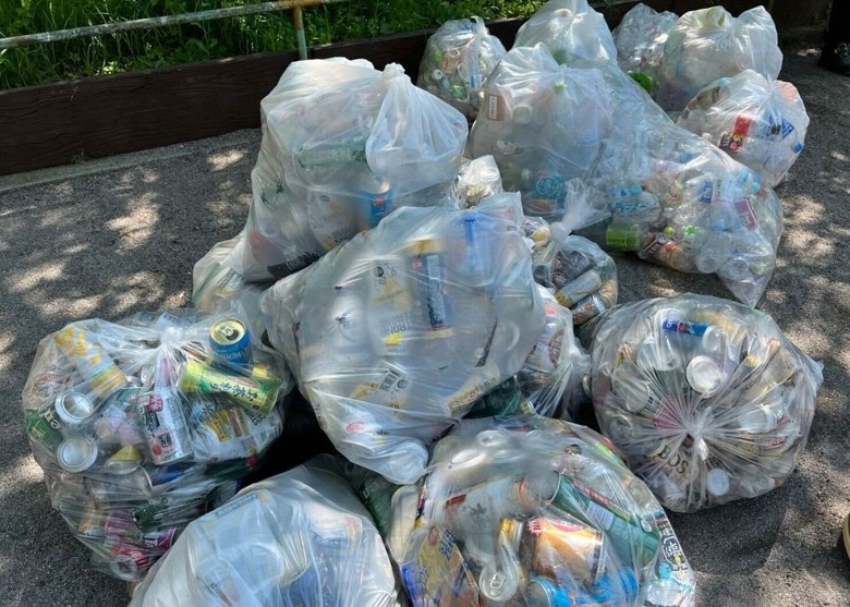 拼盘/逃生兼顾执垃圾 学生创生存游戏助环保