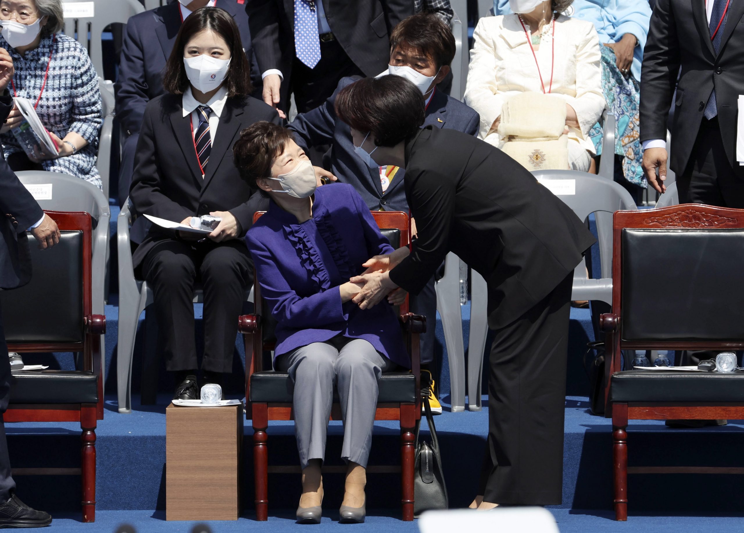 文在寅 朴槿惠现身尹钖悦就职典礼