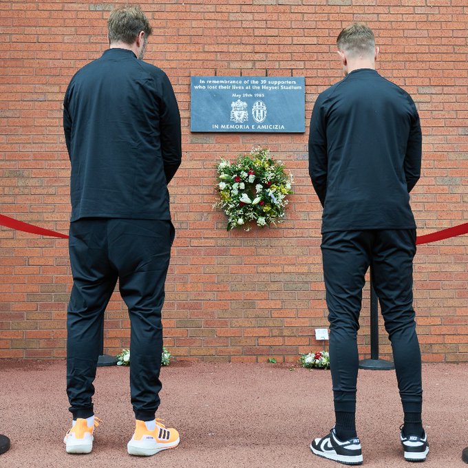 无缘4冠王无碍欢庆  红军享受巡游红海