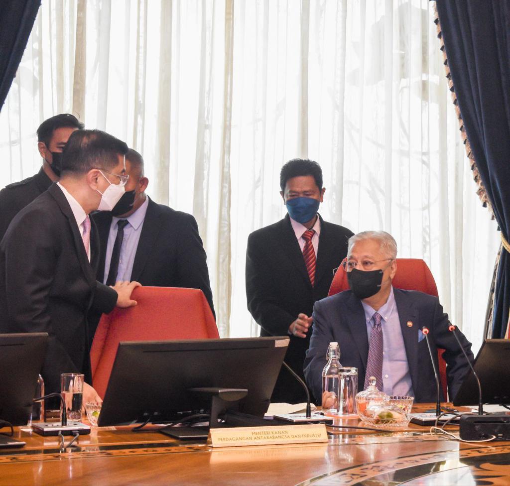 早报封面∕首相文告 / 601起，停止出口360万只鸡- 其中一项短期措施