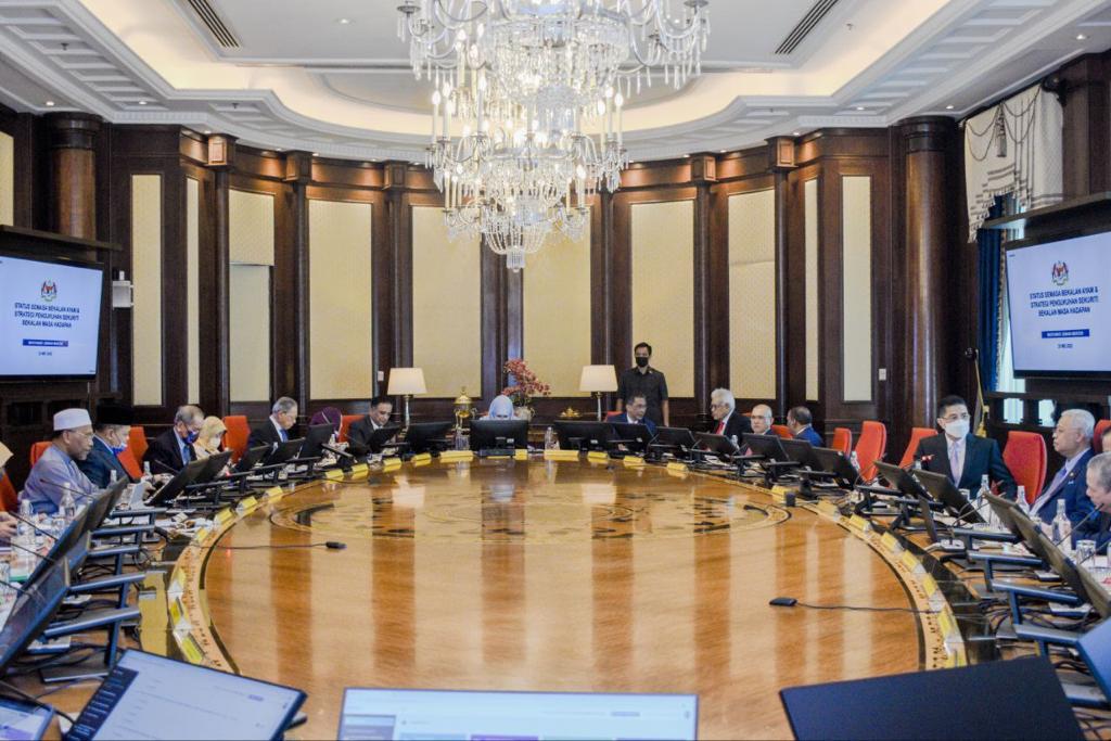 早报封面∕首相文告 / 601起，停止出口360万只鸡- 其中一项短期措施