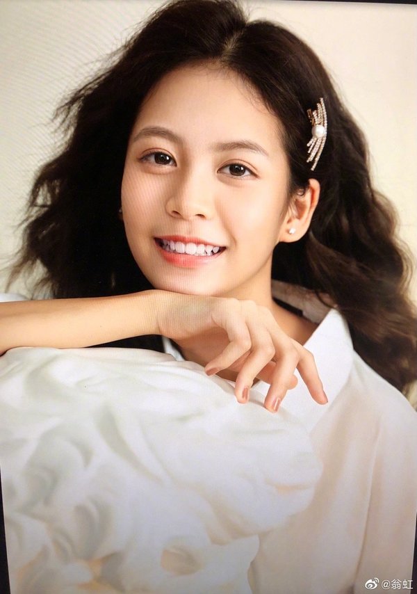 星二代︳翁虹女儿拍古装写真 网赞有灵气适合演公主