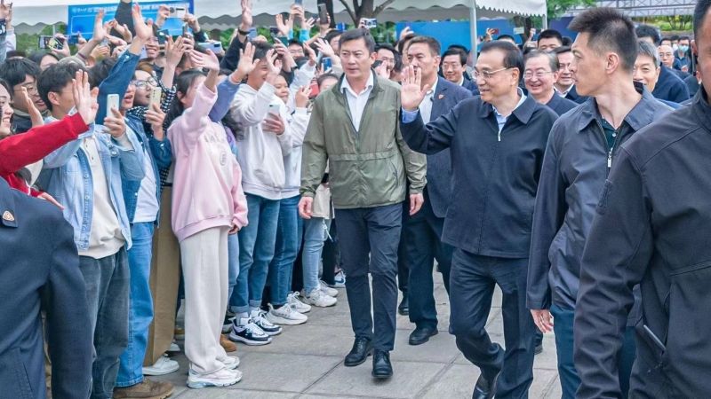 李克强赴云南大学没戴口罩引热议